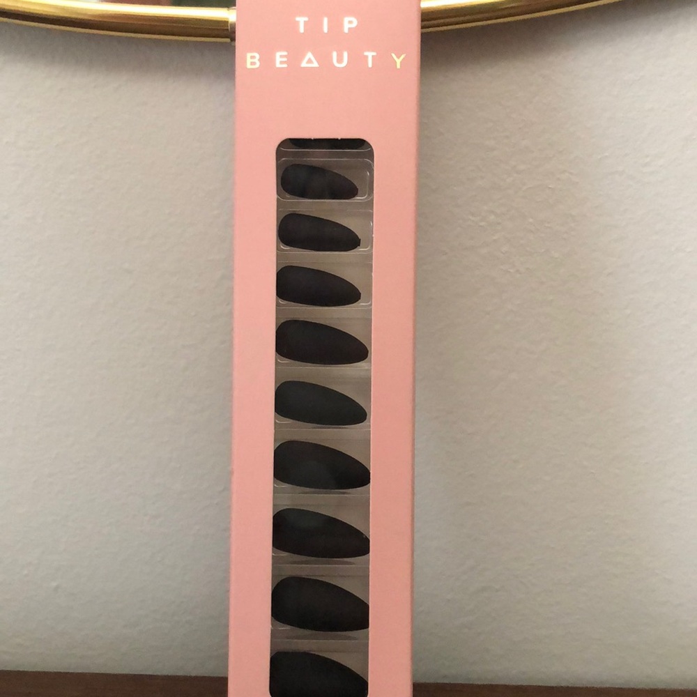 TIP Beauty press on nails. NEW